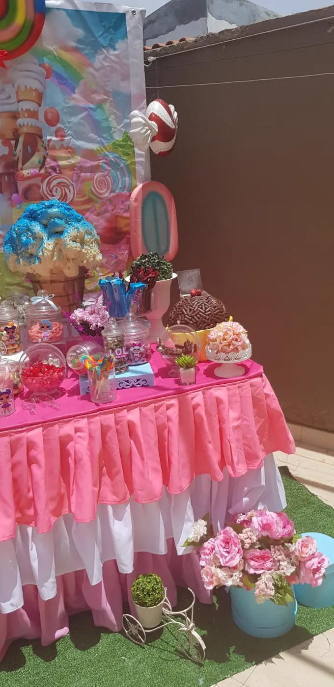 Mesa de festa cor-de-rosa completa