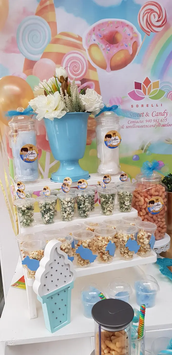 Mesa de baptizado em azul