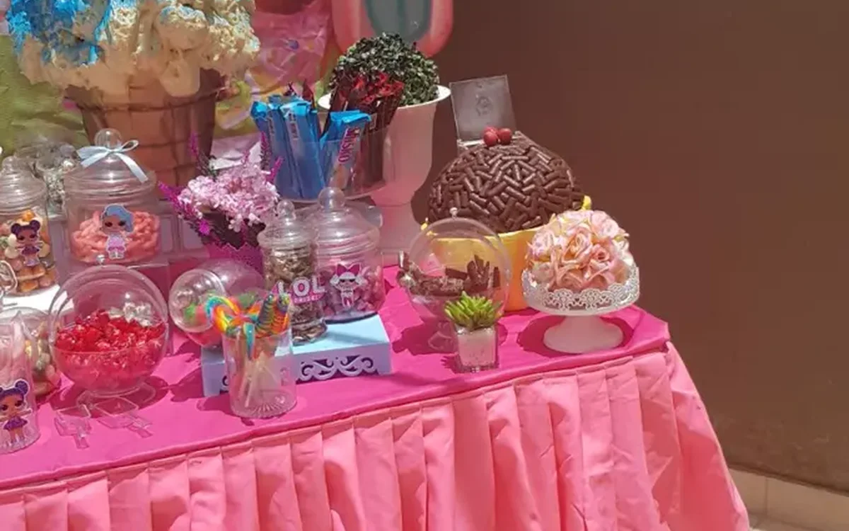 Mesa de festa preparada pela Doce Hora